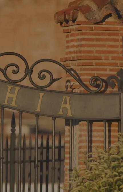 Iron gate marked 'Termantia' at the entrance to the Bodega Numanthia estate, symbolizing the exclusivity and tradition of the vineyard in the Toro region.
